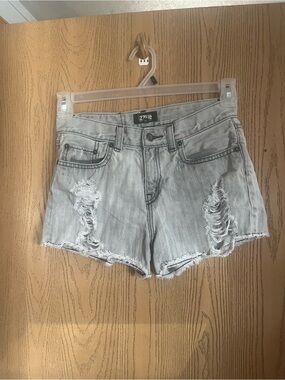 Izzue shorts 27